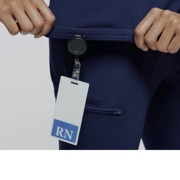 New scrubs set with jogger pants - Picture 3 of 5